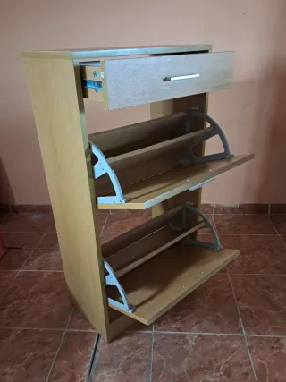 Zapatero de madera color beige/marrón