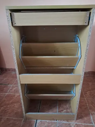 Zapatero de madera color beige/marrón