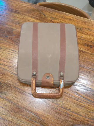 Máquina de escribir Olivetti Pluma 22