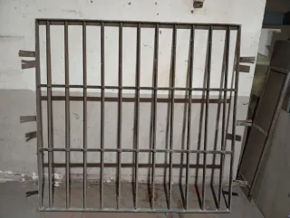 Reja de seguridad metálica