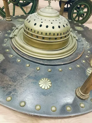 Mesa centro antiguo brasero dorado