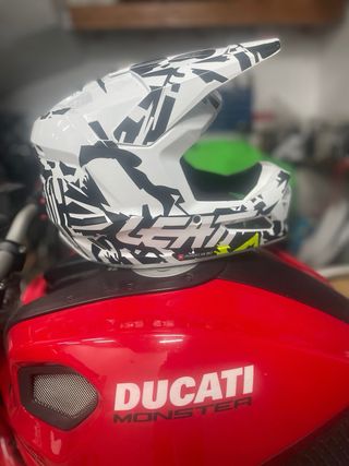 Casco Motocross Leatt Talla S de adulto.