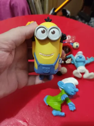 Lote de muñecos: Minion, Mickey, Pitufos