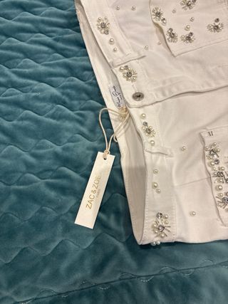 Pantalones Zac & Zoe blancos con pedrería