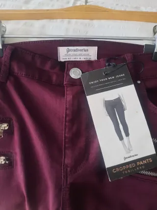 Pantalón tobillero Stradivarius morado