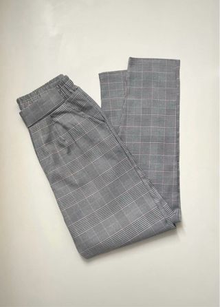 Pantaloni a quadri grigi e rosa