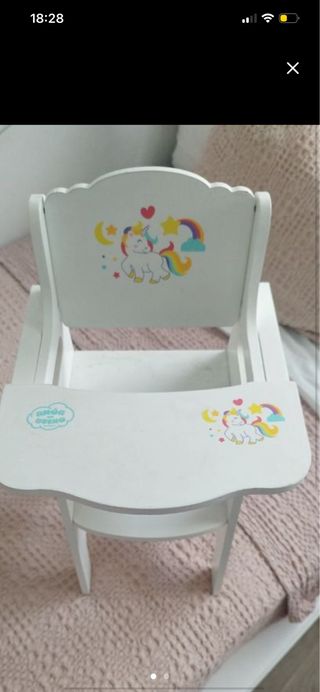 Trona de madera para juguetes