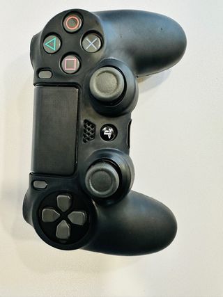 PS4 (PlayStation 4) Negra + Mando y Cables