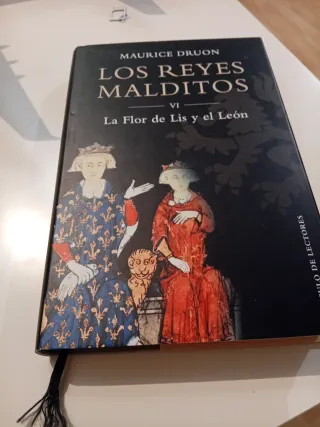 La Flor De Lis Y El León