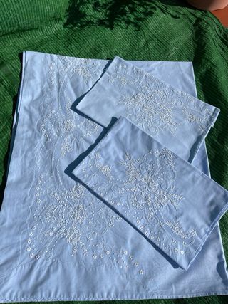 Sábana antigua bordada a mano cama 90