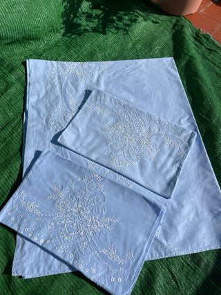 Sábana antigua bordada a mano cama 90