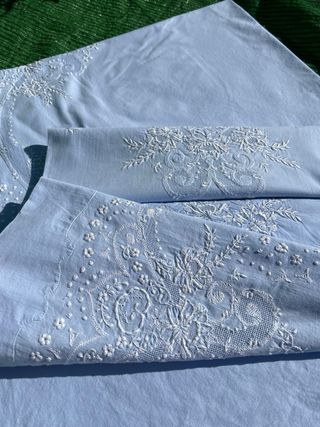 Sábana antigua bordada a mano cama 90