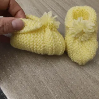 Scarpette neonato/neonato in lana gialla