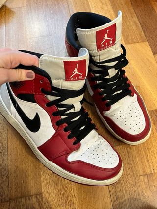 Zapatillas Jordan Rojas y Blancas