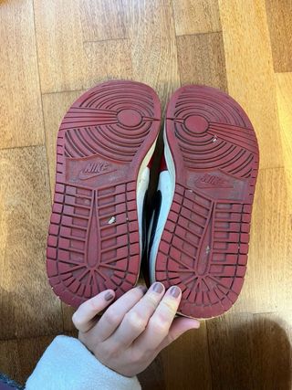 Zapatillas Jordan Rojas y Blancas