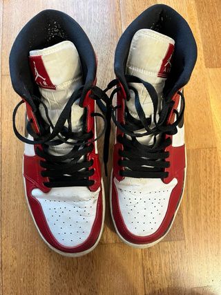 Zapatillas Jordan Rojas y Blancas