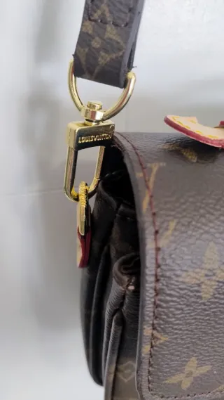 Borsa Louis Vuitton tracolla mano