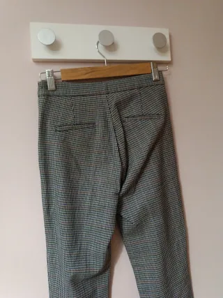 Pantalón cuadros Stradivarius gris multicolor