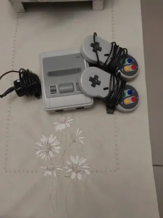 Consola mini estilo súper nintendo con 2 mandos