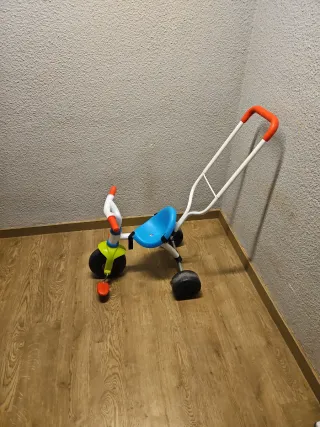 Triciclo infantil con manillar