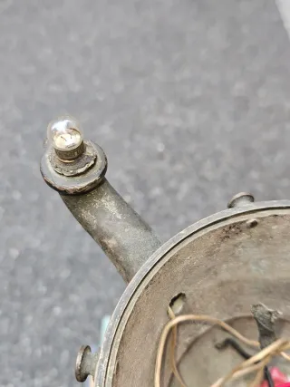 Antico candelabro lume a olio in metallo