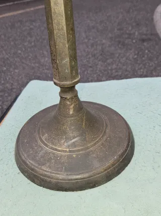 Antico candelabro lume a olio in metallo