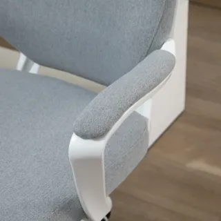 Silla de oficina gris y blanca