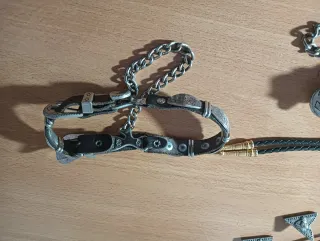 Corbatines y espuelas estilo cowboy vaquero