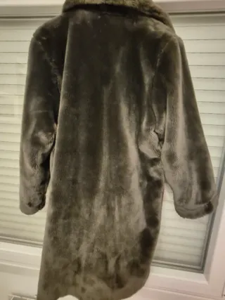 Elegante abrigo de vison, prácticamente  nuevo