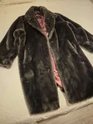 Elegante abrigo de vison, prácticamente  nuevo