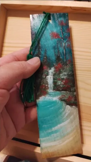 Segnalibro dipinto a mano cascata. Marcador
