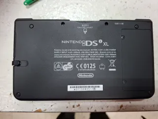 Nintendo DSi XL Verde