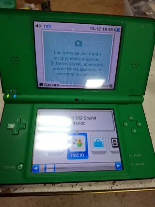 Nintendo DSi XL Verde
