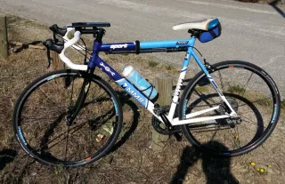 Bicicleta de carretera MMR azul
