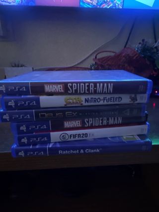 PS4 Slim 1TB Nero + 5 Giochi