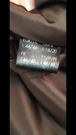 Cazadora con capucha marrón