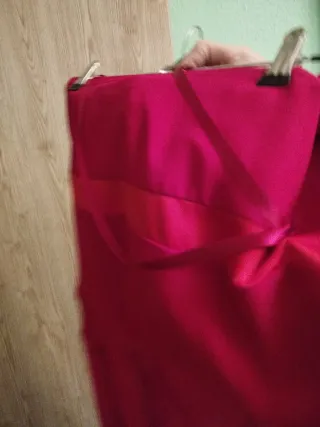 Ideal fiestas. Falda larga estampada roja y negra