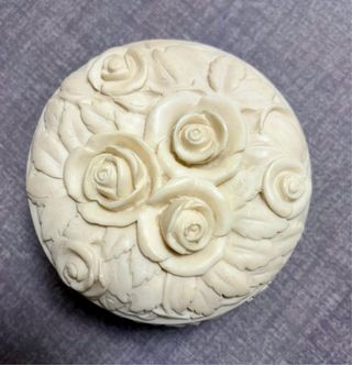 Caja decorada con rosas