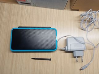 Nintendo 2DS XL + Super Mario Bros. 2