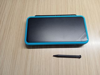 Nintendo 2DS XL + Super Mario Bros. 2