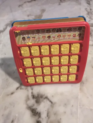 Juego de mesa Guess Who? Original en Inglés