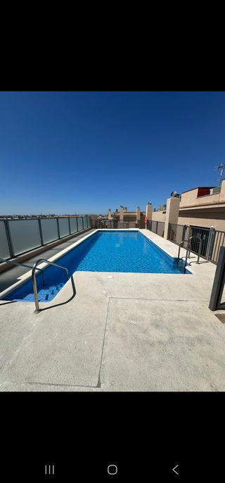 Se alquila espectacular piso en zona hipercor