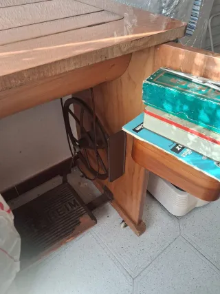 Máquina de coser Wertheim con mueble