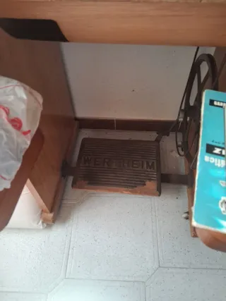 Máquina de coser Wertheim con mueble