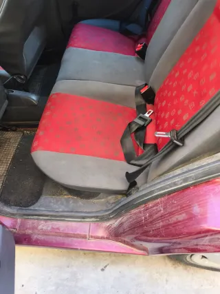 Coche rojo buen estado ITV en vigor