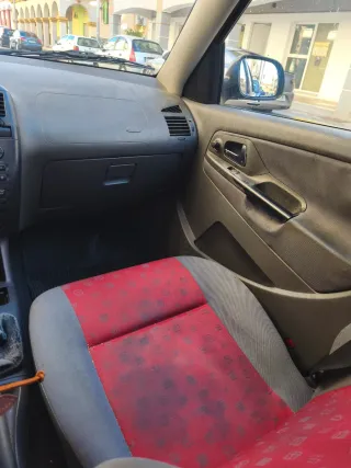 Coche rojo buen estado ITV en vigor