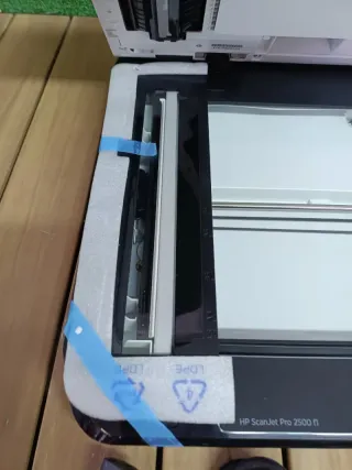 HP Scanjet Escáner de Superficie Plana Pro 2500 f1