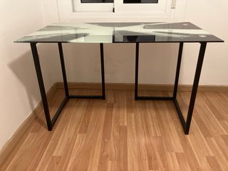 Escritorio de cristal y metal