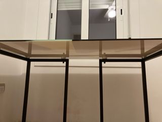 Escritorio de cristal y metal