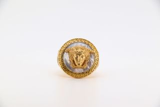 Anillo Versace Medusa Nacar Greca Circonitas Oro